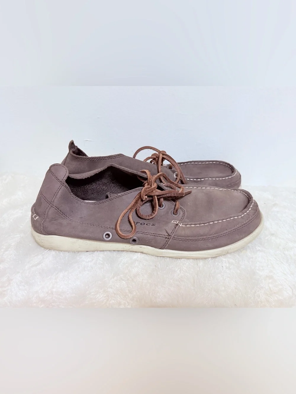 CROCS Men’s Brown Leather Boat Shoes with White Sole Size 11